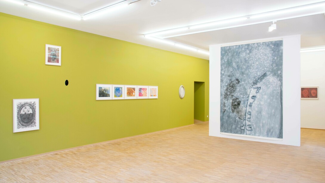 Elly Strik, Les chaussures que ma mère m'a données, vue d'exposition. Avec l’aimable autorisation du Nosbaum Reding Gallery