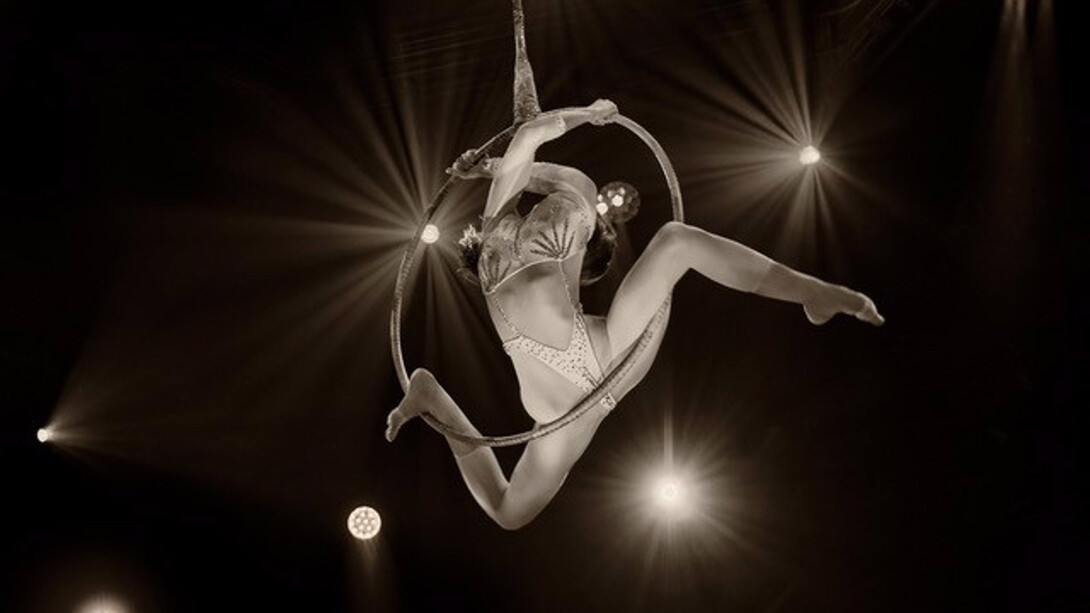 Amy Arbus, Arms crossed, 2024. Courtesy of the Schoolhouse Gallery