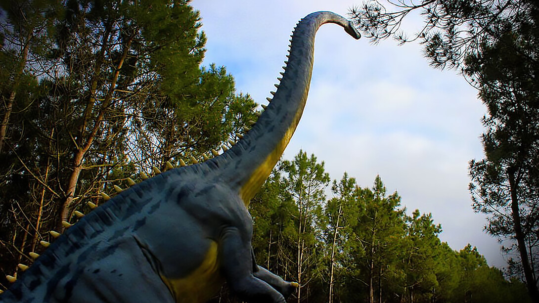 Five years after Jurassic World Dominion, an expedition ventures into remote equatorial regions to collect DNA from three colossal prehistoric creatures, aiming to unlock a revolutionary medical breakthrough