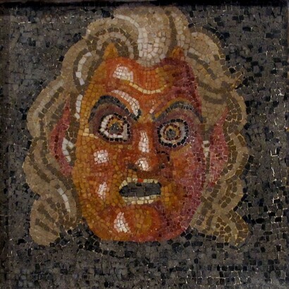 Maschera teatrale della tragedia dalla Casa di Ganimede, Pompei. Mosaico, Museo Archeologico Nazionale, Napoli, Italia