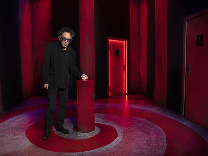 Tim Burton alla mostra Tim Burton’s labyrinth. Per gentile concessione della Letsgo Company