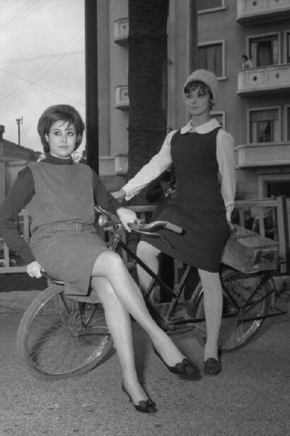 Laura Efrikian e un'amica in gioventù