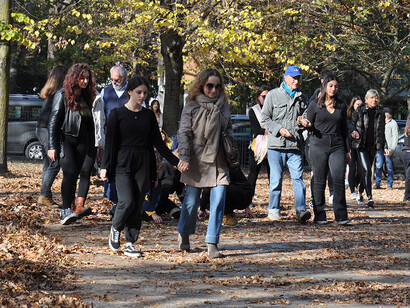 L'Albero della Vita di Mimmo Paladino è un mosaico pavimentale ed è stato realizzato, negli anni ‘80, da ex allieve e allievi dell'istituto d'arte per il mosaico 'Gino Severini' di Ravenna e si trova nel Parco della Pace