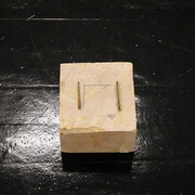 Sergio Verastegui, 90°, 2013, graphite sur marbre, crayon cassé, 17,5 x 12 x 16,5 cm, pièce unique, Cortex Athletico, N° Inv. SV/13/005