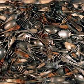 Arman, Artériosclérose, 1961, Accumulation of forks and spoons in box, 47.5 x 72.5 x 7.5 cm
