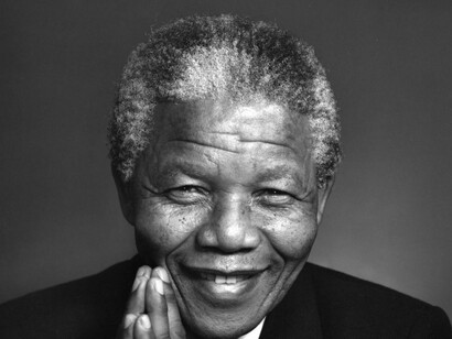 A pesar de pasar casi tres décadas en la cárcel, Mandela supo hacer de la generosidad y el perdón una de las claves de su presidencia