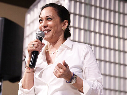 U.S. Senator Kamala Harris engaging with her supporters during the annual West Des Moines Democratic Party Summer Picnic held at Legion Park in West Des Moines, Iowa, US, photo by Gage Skidmore