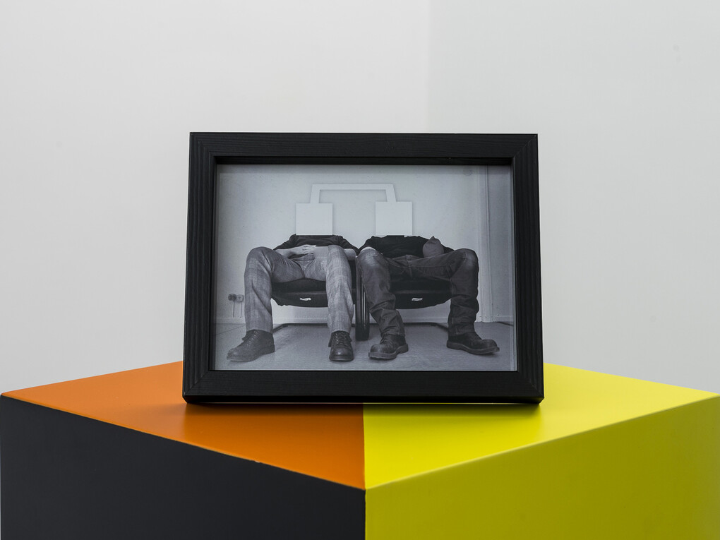 Gregorio Samsa, Self-Portrait, 2015, Photo frame on lacquered wooden sculpture, 138 x 30 x 30 cm