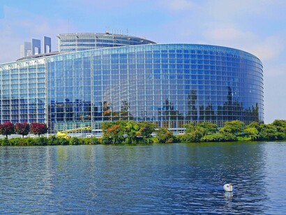 La legislazione europea è fondamentale per garantire uniformità e coerenza nelle normative dei Paesi membri, promuovendo l'integrazione e riducendo le disparità economiche e sociali