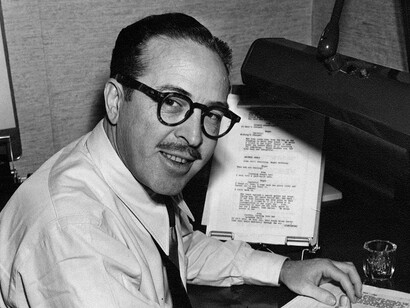 Dalton Trumbo, uno de los Diez de Hollywood y perseguido con especial saña tanto por McCarthy como por todos aquellos que aprovecharon la situación para medrar, como el propio Ronald Reagan
