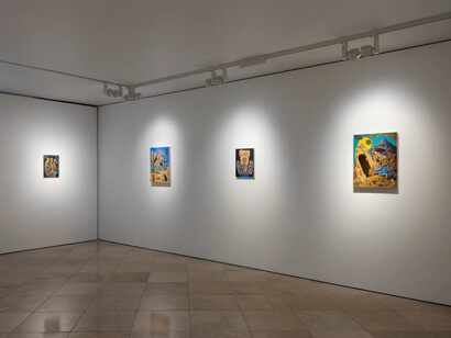 Richard Ayodeji Ikhide, Incroci del passato (Crossroads of the past), exhibition view. Courtesy of Victoria Miro 