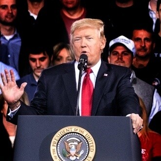 Il Presidente Donald Trump pronuncia un discorso mercoledì 15 marzo 2017 presso l'American Center for Mobility di Ypsilanti, nel Michigan. Foto ufficiale della Casa Bianca di Shealah Craighead