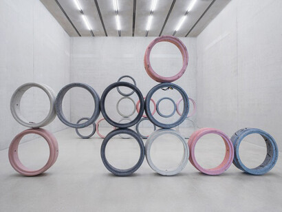 Nicolas Lobo, The Leisure Pit, 2015, Installation view Pérez Art Museum Miami Concrete, rubber sandals, glass pool tiles, metal hardware, Dimensions variable, Photo: STUDIO LHOOQ