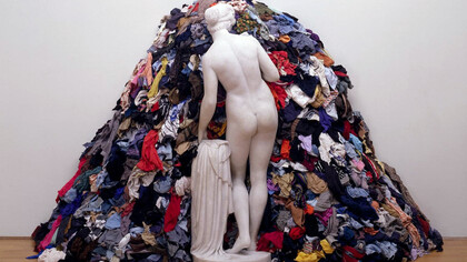 Michelangelo Pistoletto. "Venus of the Rugs", marble and textiles, 1967