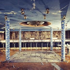 Gina Soden, Disco, 2012, C type print on Baryta Fine Art paper, Paper size: 35 x 47 ½ in / 88 x 123 cm, Edition of 10 plus 2 artist proofs, image courtesy of Eleven, London 
