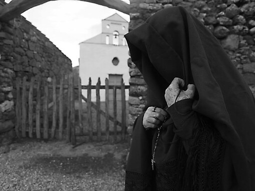 Vecchia donna a Orgosolo