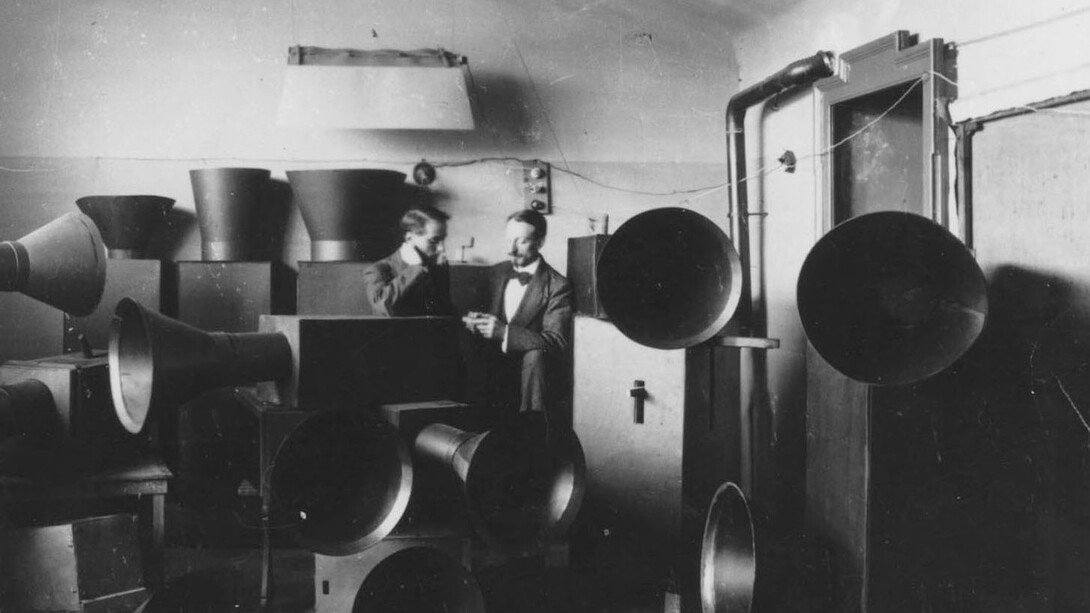 Luigi Russolo e Ugo Piatti con gli Intonarumori, 1913