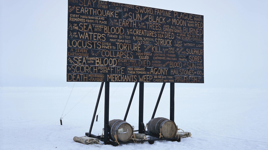 Kevin Schmidt, A Sign in the Northwest Passage, 2010, impression lightJet, 163 x 124 cm, courtesy of the artist and Catriona Jeffries Gallery, Vancouver