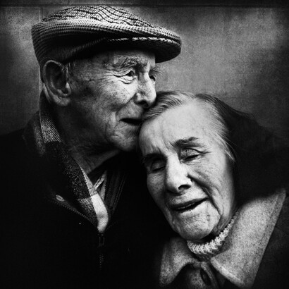 Pareja de ancianos. Foto de Lee Jeffries