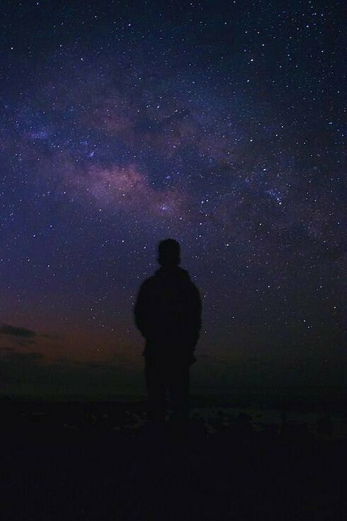 Nelle aurore boreali le emissioni sono cosmogonie con nomi di divinità ancestrali, ma soprattutto condizioni personificate. A cosa serve esplorare qualcosa? 