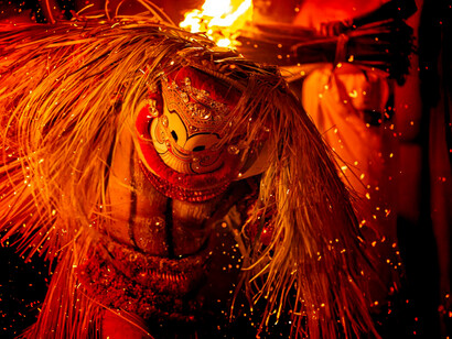 The Pottan Theyyam, performed during Indian festivals in Kannur, Kerala, is a powerful ritual dance that embodies the region’s rich cultural heritage. This unique form of Theyyam brings ancient traditions to life through captivating performances and sacred rituals