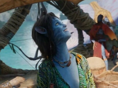 Entre esses grandes avanços, talvez o som tenha sido o mais determinante. O advento dos filmes falados pôs fim a toda uma era, até então de ouro, do cinema. A indústria se consolidava, o culto aos astros e estrelas das telas se firmava, e de repente tudo se desintegrou com “O Cantor de Jazz” (The Jazz Singer - 1927), o primeiro filme a sincronizar imagem e som na projeção