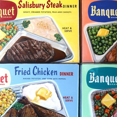 Terry Thompson, Banquet for four (TV dinner) (detail), 2015. Courtesy of Andra Norris Art Gallery