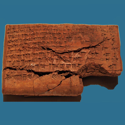Tavoletta assira in argilla, III sec. a.C., ritrovata nel sito dell'antica città di Assur, attuale Iraq. Ancient Orient Museum Istanbul, Turchia