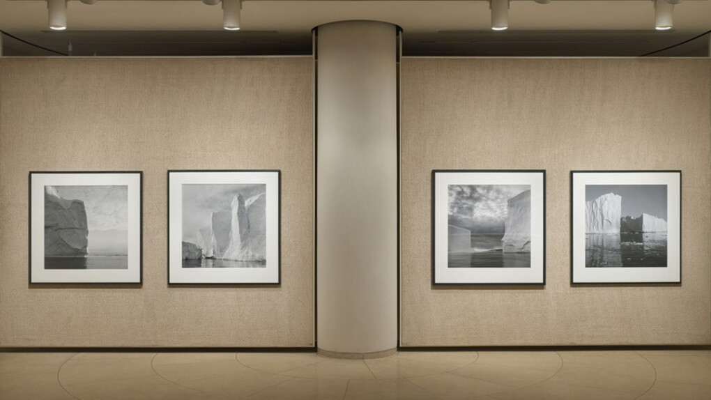 Lynn Davis, Exhibition view. Courtesy of Glass House
