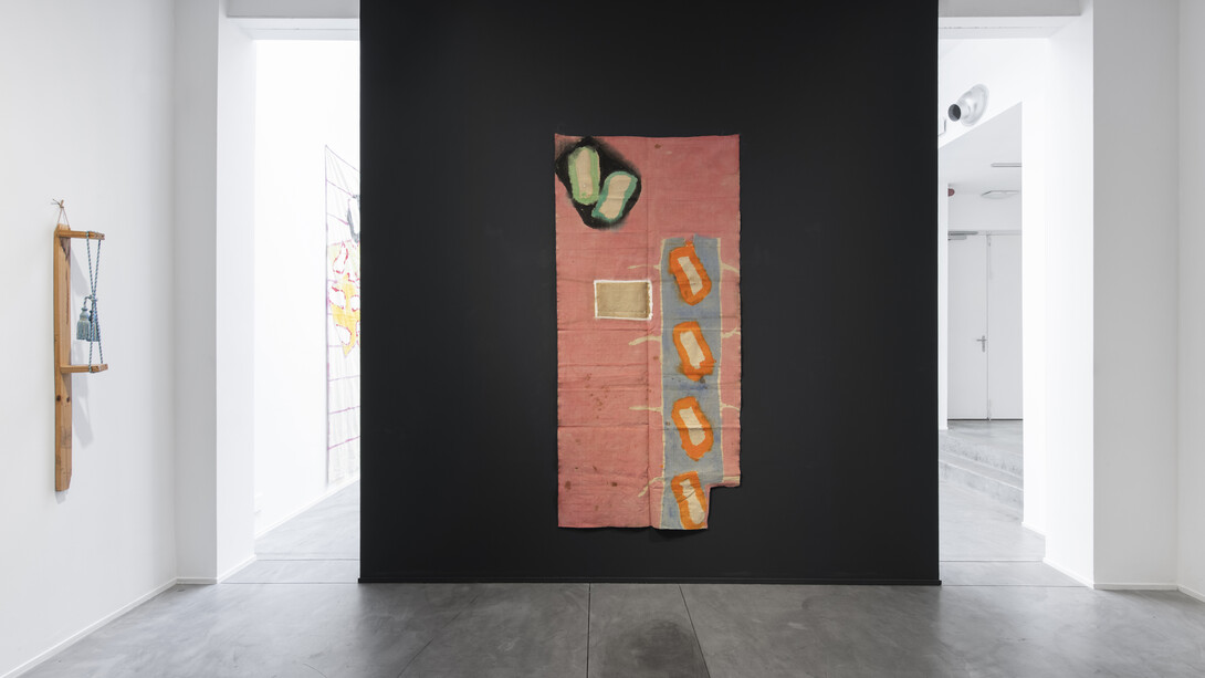 Claude Viallat, vue de l'exposition. Avec l'aimable autorisation de Templon