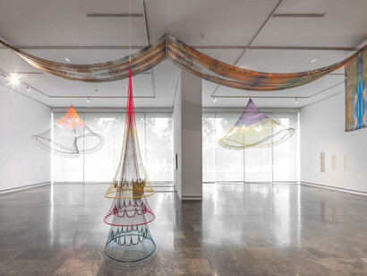 Carolina Caycedo, Tierra de los amigos, vista de exhibición. Cortesía del Institut Valencià d’Art Modern
