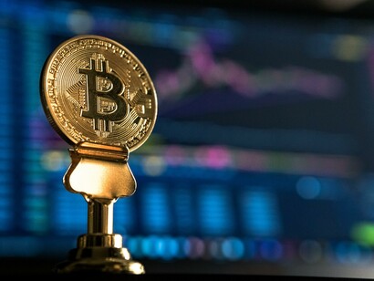Al primordiale Bitcoin è stato assegnato un valore iniziale che è cresciuto nel tempo grazie al fatto che oltre ad essere un sistema di valore sicuro era anche discreto e senza intermediari