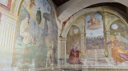 Parete d’angolo del chiostro, Annunciazione e Stimmate di San Francesco del perugino Eusebio da San Giorgio, 1507, foto Federica Antenozio