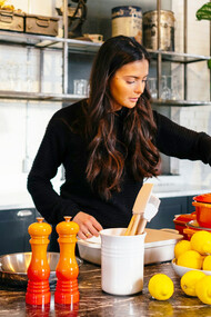 A woman making holistic food choices; nutrigenetics and microbiome testing can provide a more comprehensive and effective health coaching strategy