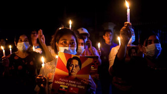 Miles de personas exigen la restauración de la democracia en Myanmar