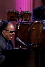 Stevie Wonder, in foto, aveva solo 11 anni quando nel 1961 firma un contratto con la Motown Records