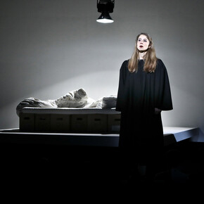 Prima facie. Mit freundlicher genehmigung des Residenztheater