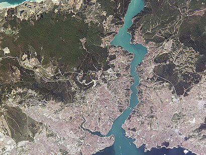 2004 satellite picture of Istanbul and the Bosphorus