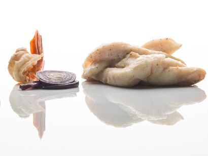 Scaloppa di Pesce San Pietro, cipolla rossa di Tropea, Gamberone Mediterraneo e Greco calabrese. Ph. Stefano Mileto