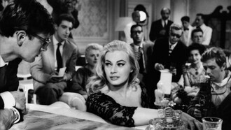 Anita Ekberg in una scena de La Dolce Vita