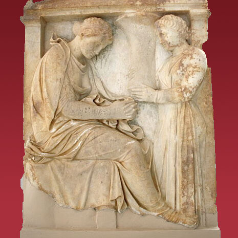 Estela funeraria ática de una joven mujer, atendida por su esclava que sostiene una enorme cesta, en alusión a las labores domésticas. Pireo, siglo III a.C. Museo Arqueológico del Pireo, Atenas, Grecia