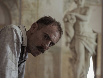 Elio Germano in una scena del film Volevo nascondermi