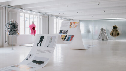 Vari artisti, The waves, vista della mostra. Per gentile concessione della Galleria di 10 Corso Como