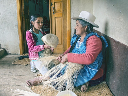 Artesanas de la parroquia Güel (Fotografía del artista Ila Coronel)