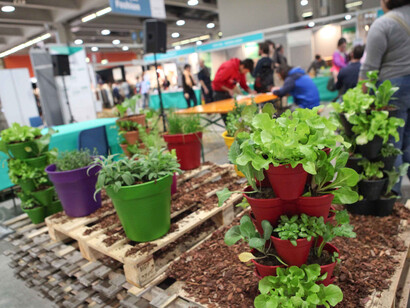 Stand di piante alla mostra mercato "Fa' la cosa giusta"