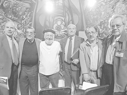 En el Polifórum Cultural Siqueiros en la inauguración del encuentro: En Defensa de la Humanidad. De izquierda a derecha: Óscar González, Víctor Flores Olea, Ernesto Cardenal, Pablo González Casanova, Juan Bañuelos y Horacio Labastida. Foto: Francisco Olvera