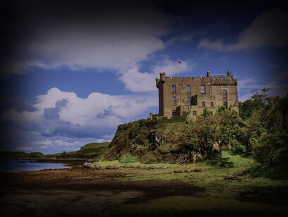 Il castello, in buono stato di conservazione, reca al suo interno le stratificazioni degli interventi che dal nucleo principale risalente al Tredicesimo secolo