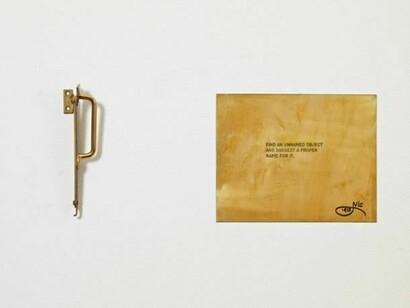 Luis Camnitzer, Assignment #6: Find an unnamed object and suggest a proper name for it., 2011 From the series "The Assignment Books" Plaque de cuivre et médias mixtes, Courtesy Alexander Gray Associates, New York