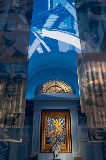La sua realizzazione fu possibile grazie a donazioni private e a spettacoli di beneficenza organizzati presso il Teatro San Carlo e il Teatro del Fondo. Napoli, Italia