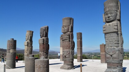 Telamones, Tula, México. O sucesso do livro levou à produção de um documentário homônimo, lançado em 1970 e baseado nas ideias apresentadas por von Däniken
